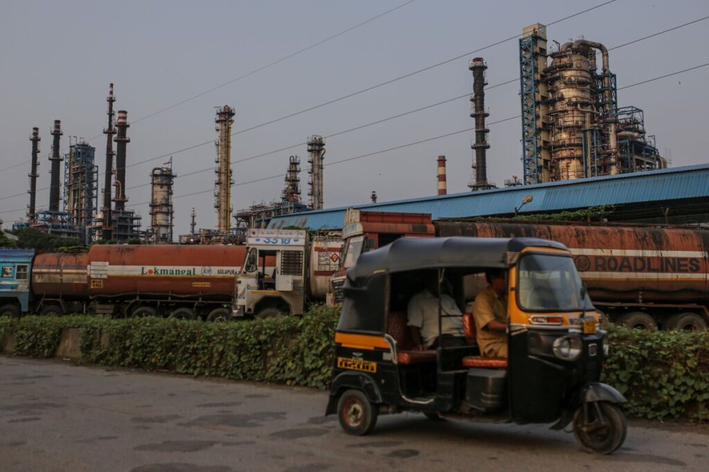 India Hasn’t Given Refiners Directions to Stop Buying Russia Oil