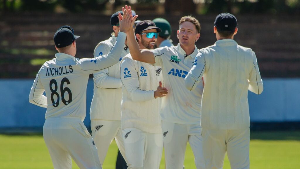 Smith ruled of second Zimbabwe Test, Foulkes called up as replacement