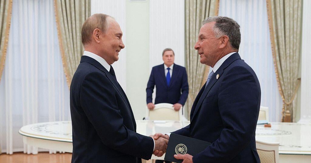 Putin needles U.S. by giving Trump envoy an award meant for CIA official whose son died fighting for Russia