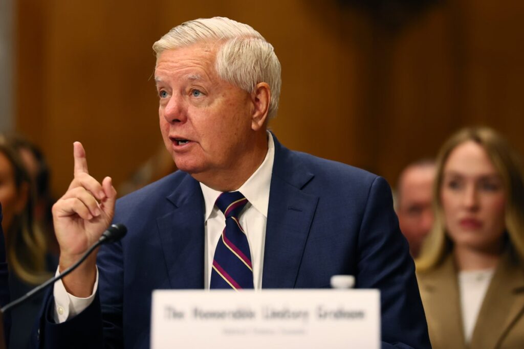 Trump is ready to ‘crush’ the Russian economy if Putin doesn’t meet with Zelensky, according to Sen. Lindsey Graham