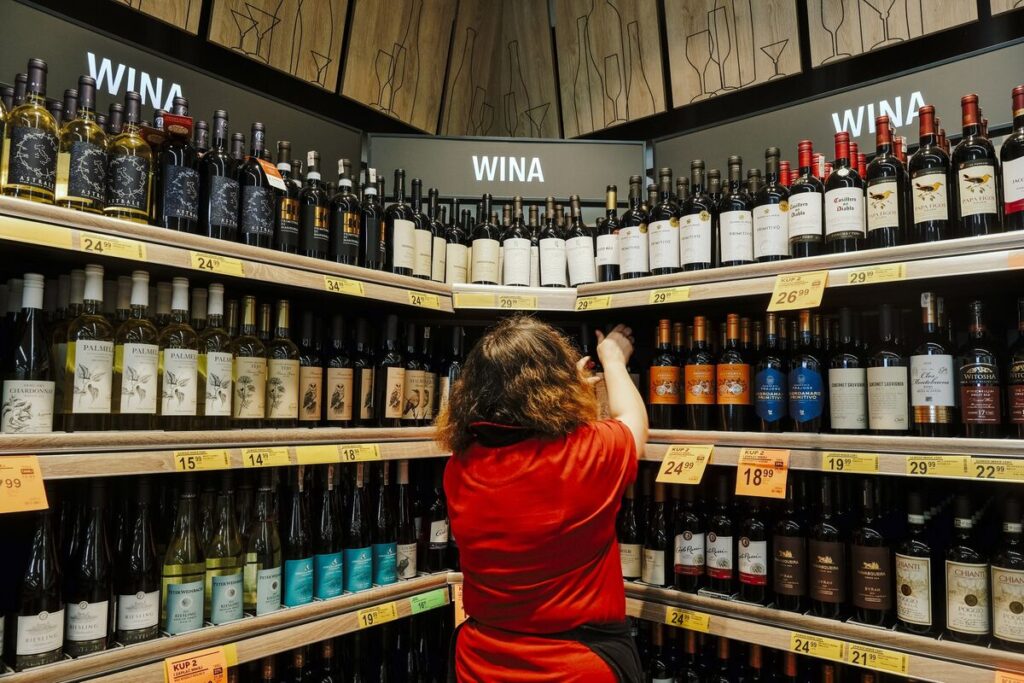 Poland Plans to Hike Taxes on Banks, Alcohol in Bid to Control Deficit Poland Plans to Hike Taxes on Banks, Alcohol in Bid to Control Deficit