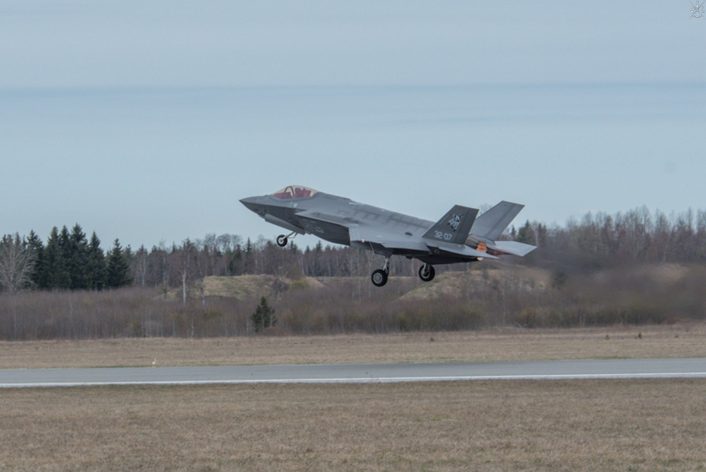 F-35 Intercept Russian An-20 in Estonia