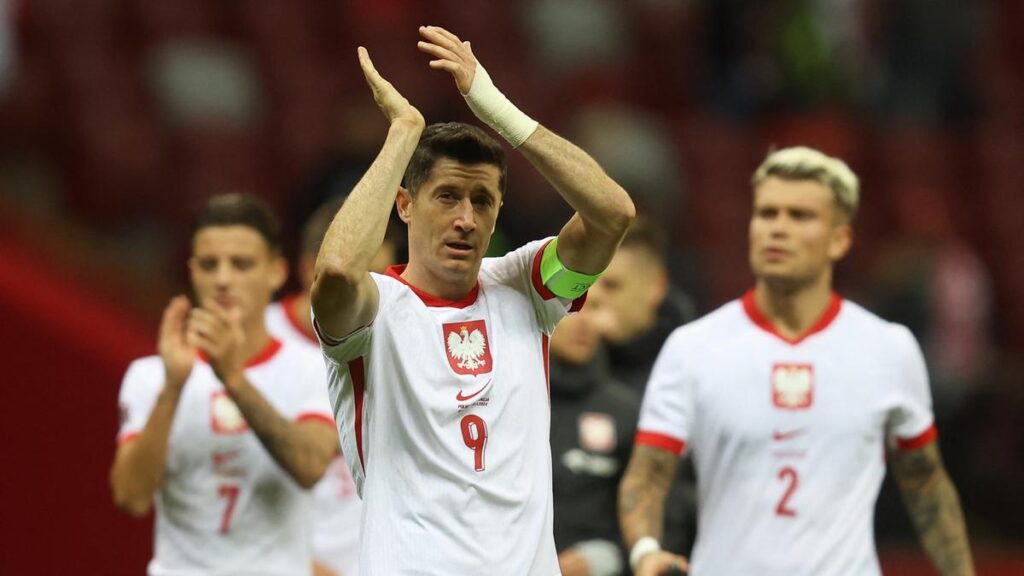 Lewandowski eager to play for Poland again: Coach Urban with FIFA World Cup qualification on the line