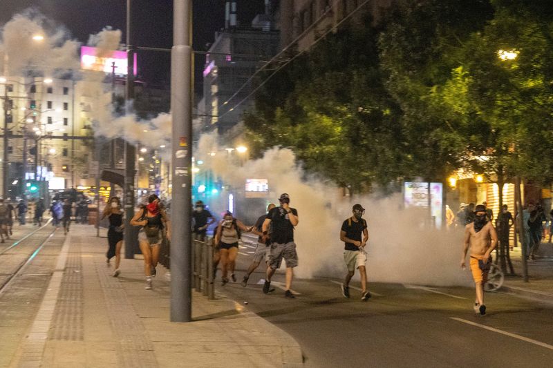 Serbia’s police uses teargas to disperse protesters | The Mighty 790 KFGO