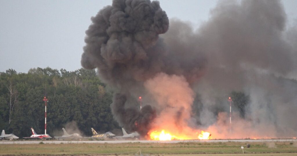 F-16 jet crashes during air show rehearsal in Poland, killing pilot F-16 jet crashes during air show rehearsal in Poland, killing pilot