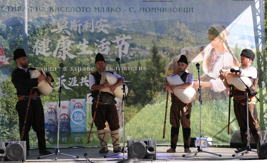 Bulgarian village yogurt festival blends tradition, health and culture-Xinhua