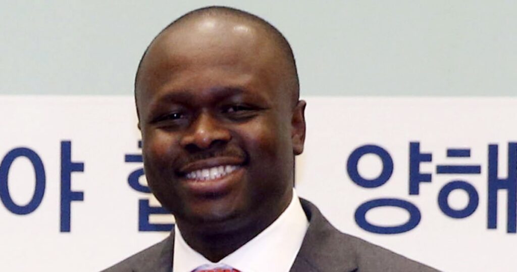 Helicopter crash in Ghana kills defense and environment ministers and 6 other people