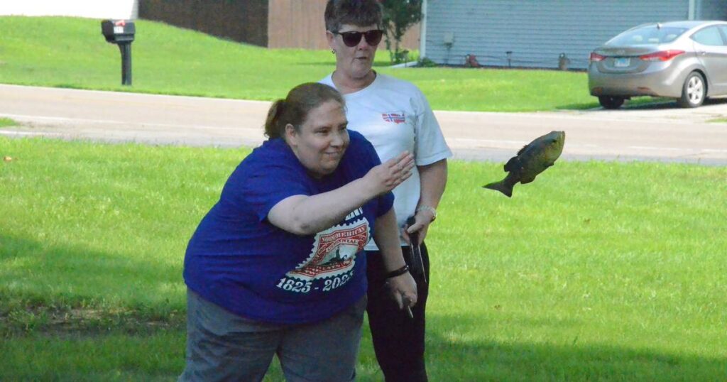 Ever toss a fake codfish? Norwegian-Americans play ancient Viking games in Montgomery – Shaw Local