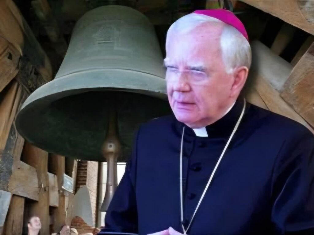 Jędraszewski wanted Zygmunt’s bell used during important events, to call when the Nawrocki Vel Batyra was sworn in. 12 men are needed. For the first time in history, some of the bellfishers refused simply without coming. The bell was silent. Jędraszewski wanted Zygmunt's bell used during important events, to call when the Nawrocki Vel Batyra was sworn in. 12 men are needed. For the first time in history, some of the bellfishers refused simply without coming. The bell was silent.