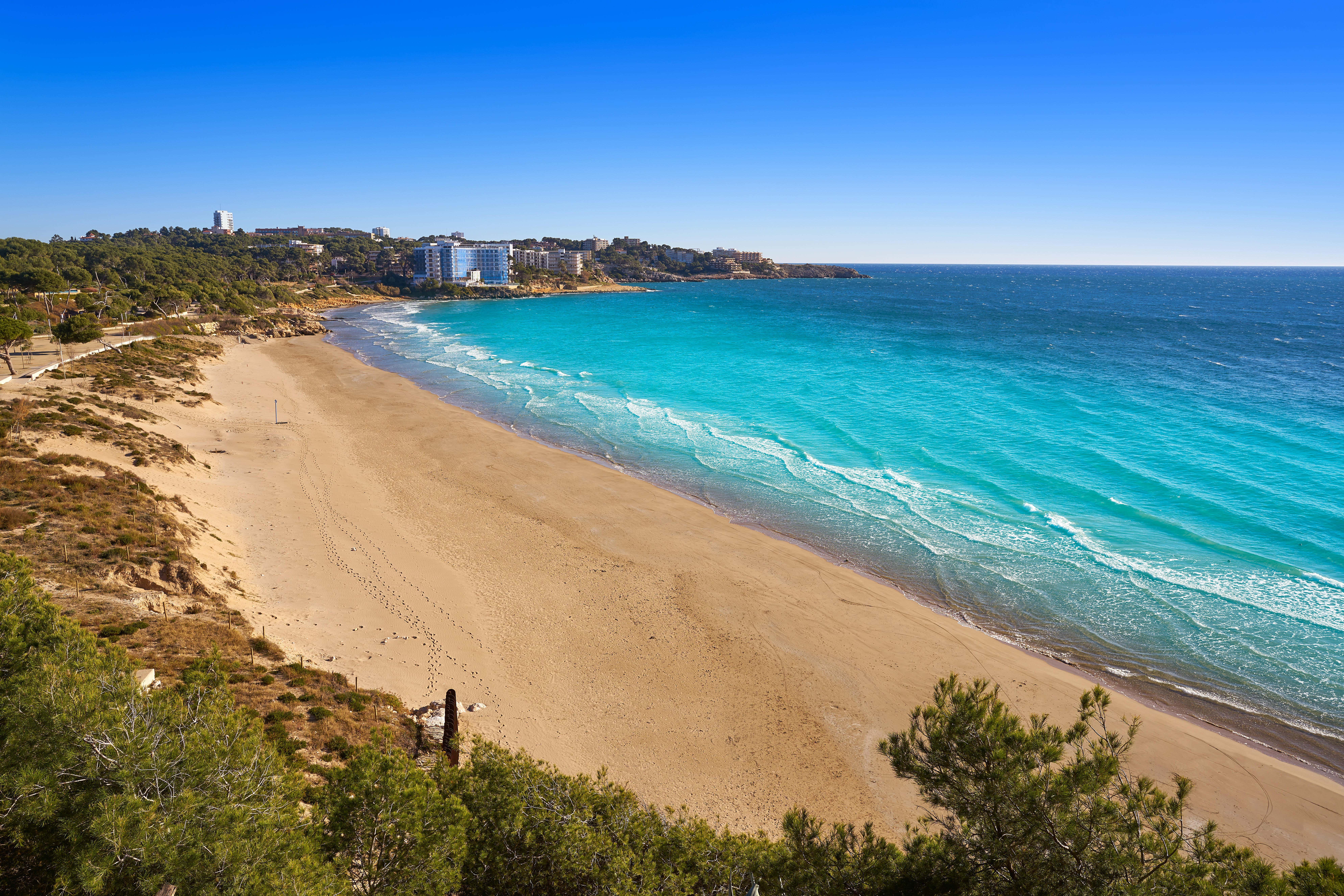 Emergency services were called to Llarga beach, near Tarragona, shortly after 8.45pm local time