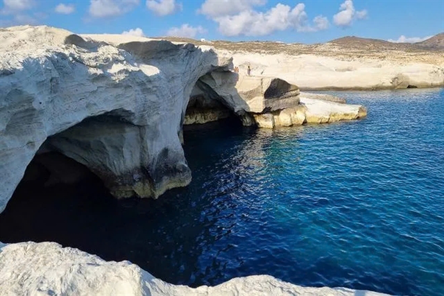 Two Vietnamese tourists die at sea amid strong winds in Greece, embassy confirms