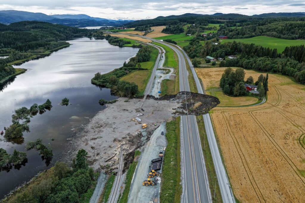 The sinkhole, spanning several dozen metres, affected both lanes of the E6 motorway and the railway tracks running alongside the road in the town of Levanger.