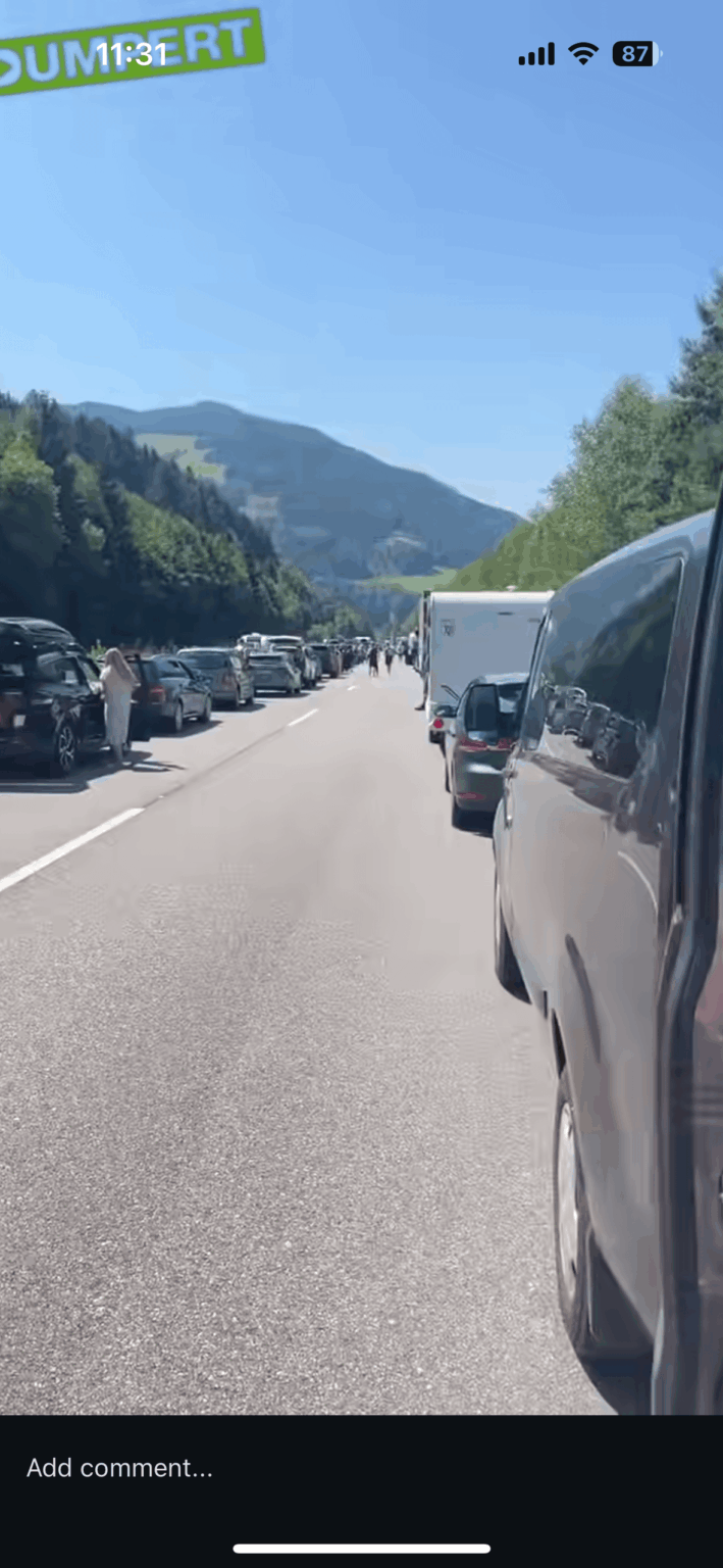 Organization of cars in congestion