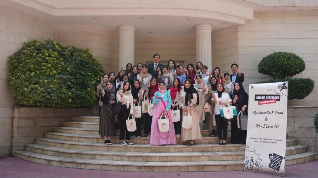 South Korean embassy in Tehran awards Iranian youth for K-Food writing competition South Korean embassy in Tehran awards Iranian youth for K-Food writing competition