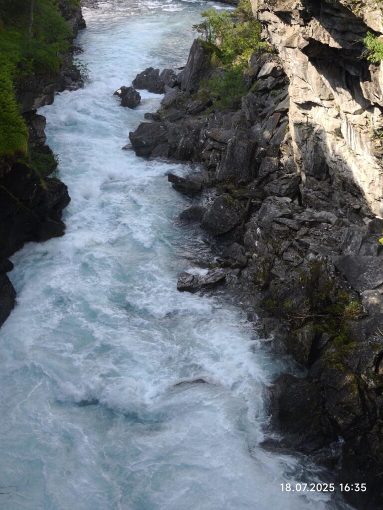 Some spots on the way to trollveggen on route e136.