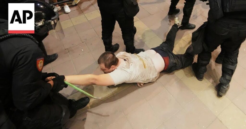 Dozens injured and detained in anti-government protests in Serbia |