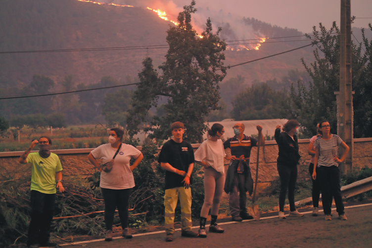 Spain sends more soldiers to fight wildfire – World Spain sends more soldiers to fight wildfire - World
