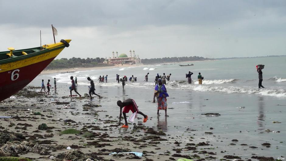 The battle to preserve Gambia’s marine ecosystem – DW – 08/21/2025