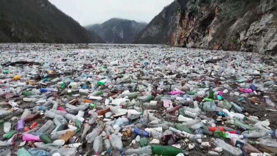 Why our planet is drowning in plastic – DW – 08/25/2025
