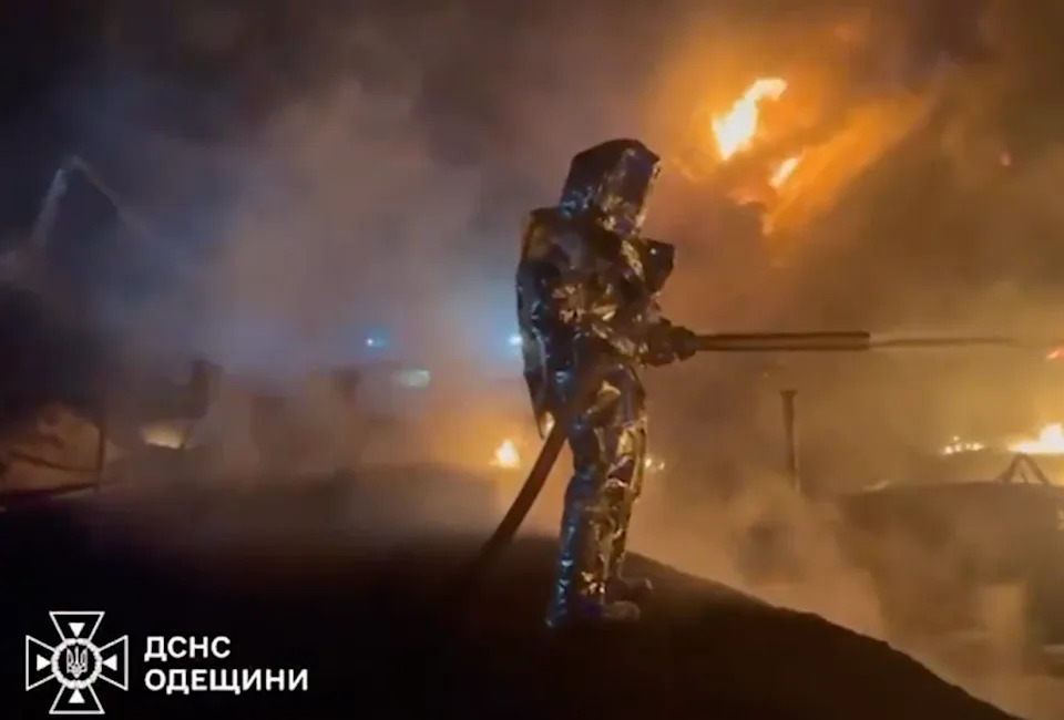 Firefighters in Odesa tackle the aftermath of overnight attacks by Russia (State Emergency Service of Ukraine)