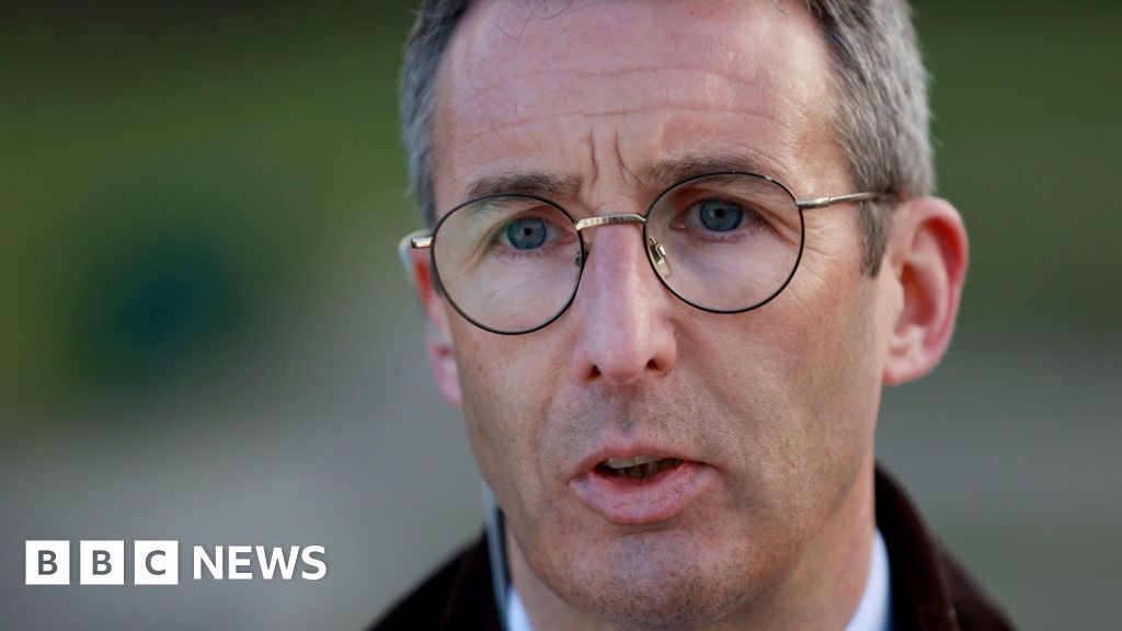 'Lack of support' over tackling blue-green algae
