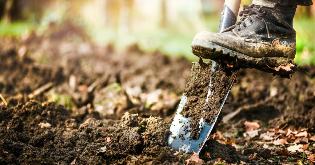 Duke Energy and Piedmont Natural Gas urge everyone to call 811 before digging | Duke Energy