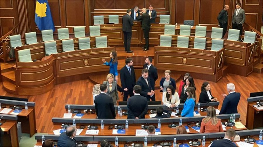 Analysts from Tirana: Crisis in the Parliament damages Kosovo's image