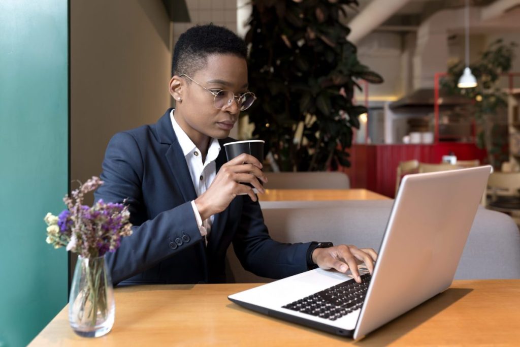 Business Travel to the U.S. Is Strong Despite Cautious Sentiment business person