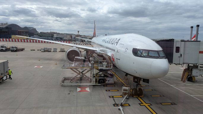 Air Canada Boeing 777 at Heathrow