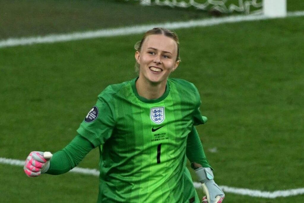 Hannah Hampton threw Spain goalkeeper Cata Coll’s notes into crowd during 2025 Euro final penalty shoot-out