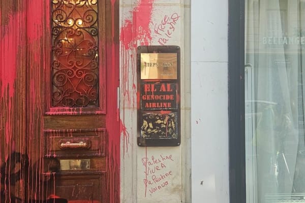 Israeli businesses vandalised in Paris and Greece Israeli businesses vandalised in Paris and Greece