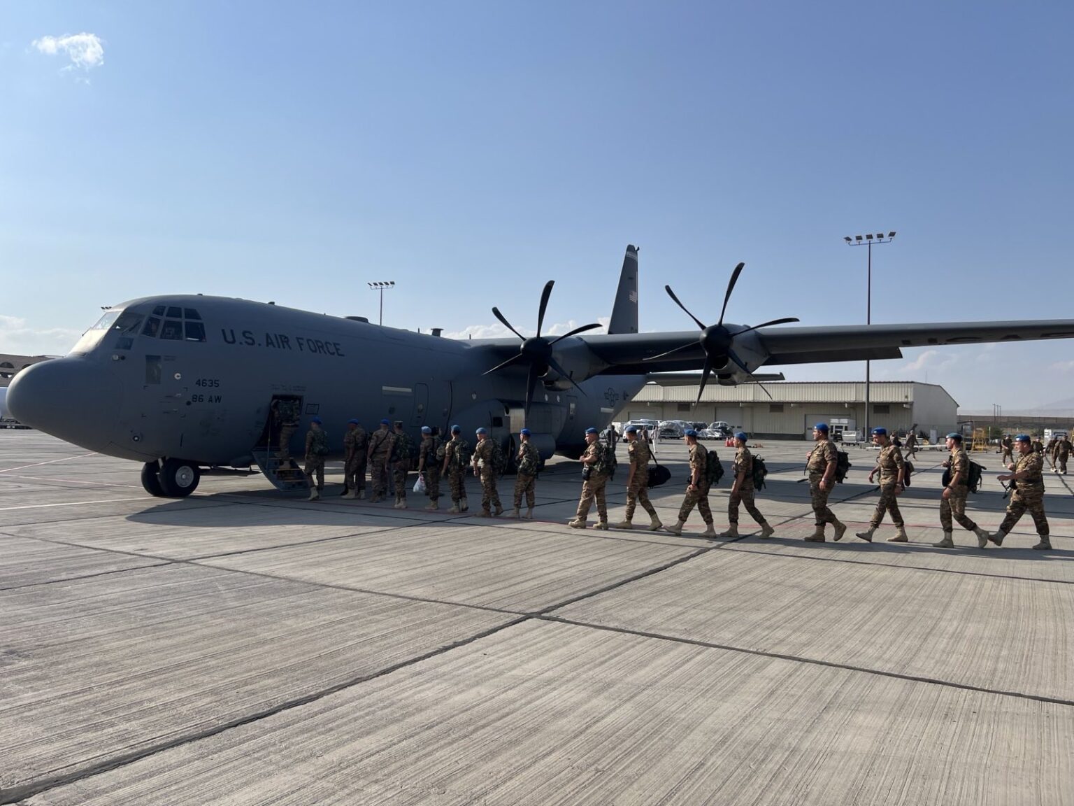 US brings Armenian soldiers to Kosovo by American military plane, attaché Crowe accompanies them from Yerevan