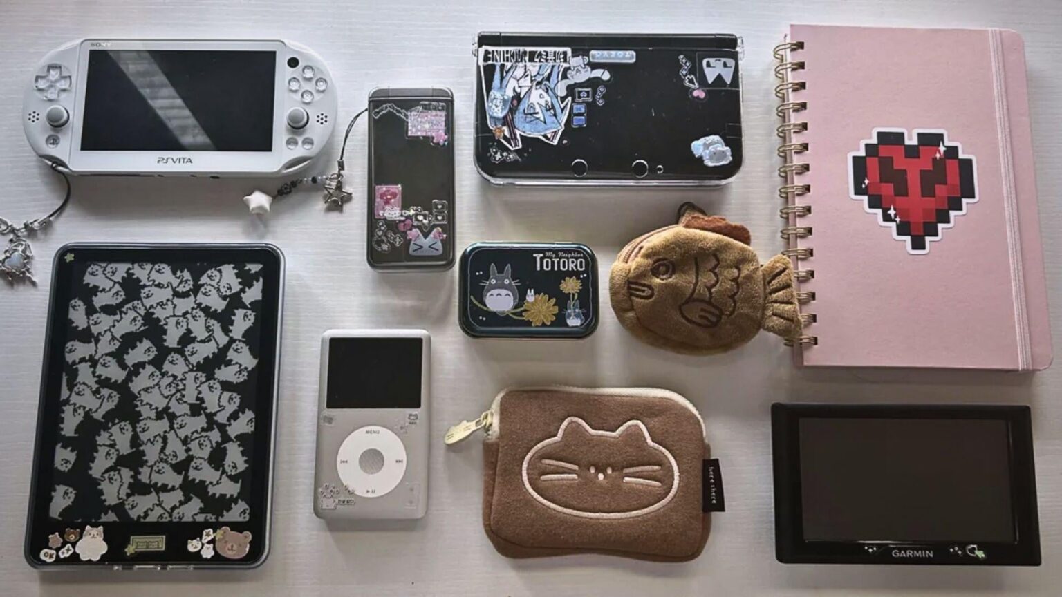 How dumbphones and Y2K nostalgia fuel the retrotech return