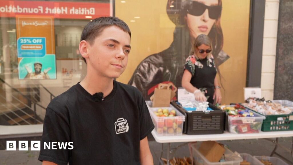 Boy, 14, spends summer making free kids' lunches