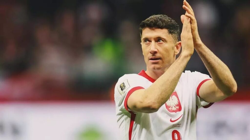 Robert Lewandowski seals Poland recall for World Cup double header Robert Lewandowski
