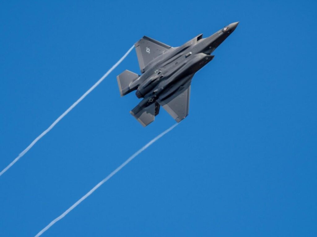 Quality control for Swiss military projects outsourced | All 17 top projects of the Swiss armed forces are to be monitored by external consultants from the start of 2026, including the procurement of F-35 fighter jets. Quality control for Swiss military projects outsourced | All 17 top projects of the Swiss armed forces are to be monitored by external consultants from the start of 2026, including the procurement of F-35 fighter jets.