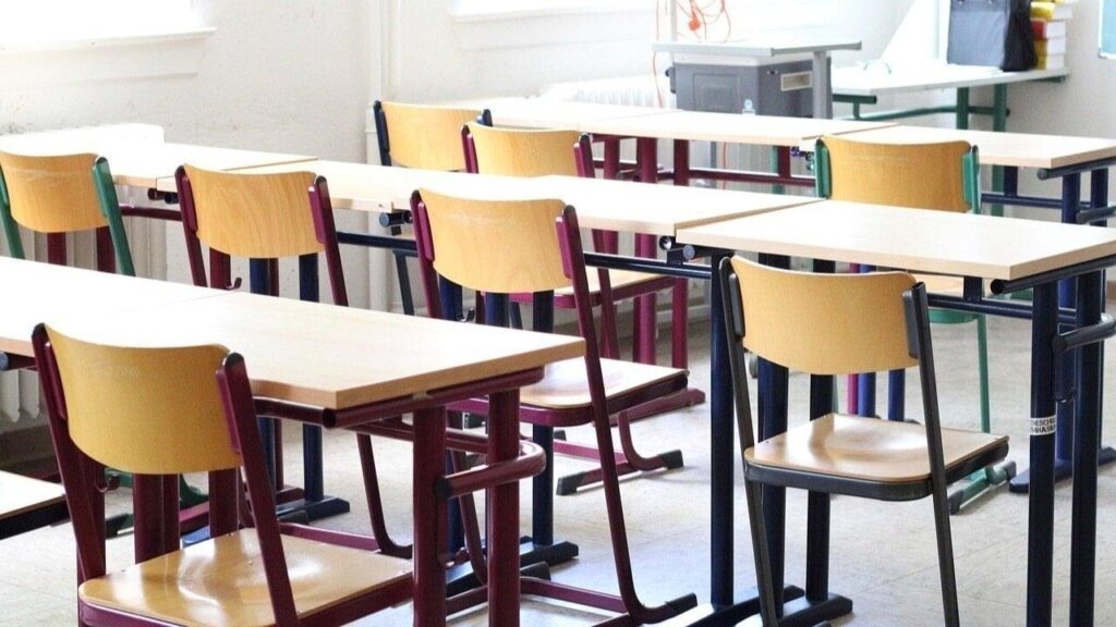 My city, Villarreal is making a sign of signatures to postpone classes