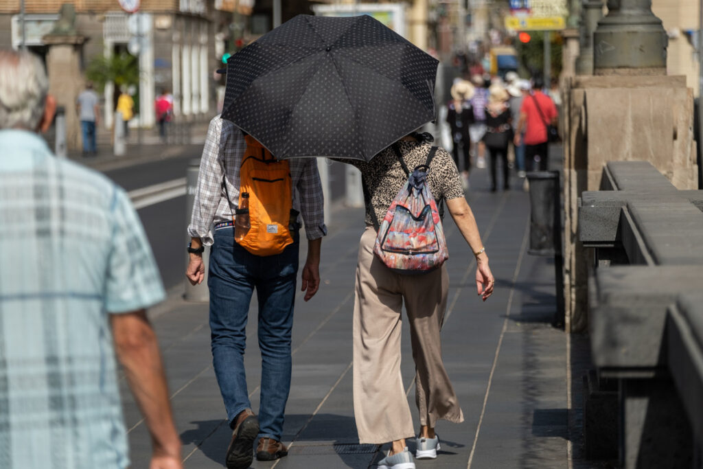 Weather agency issues special warning for prolonged heatwave across Spain Weather agency issues special warning for prolonged heatwave across Spain