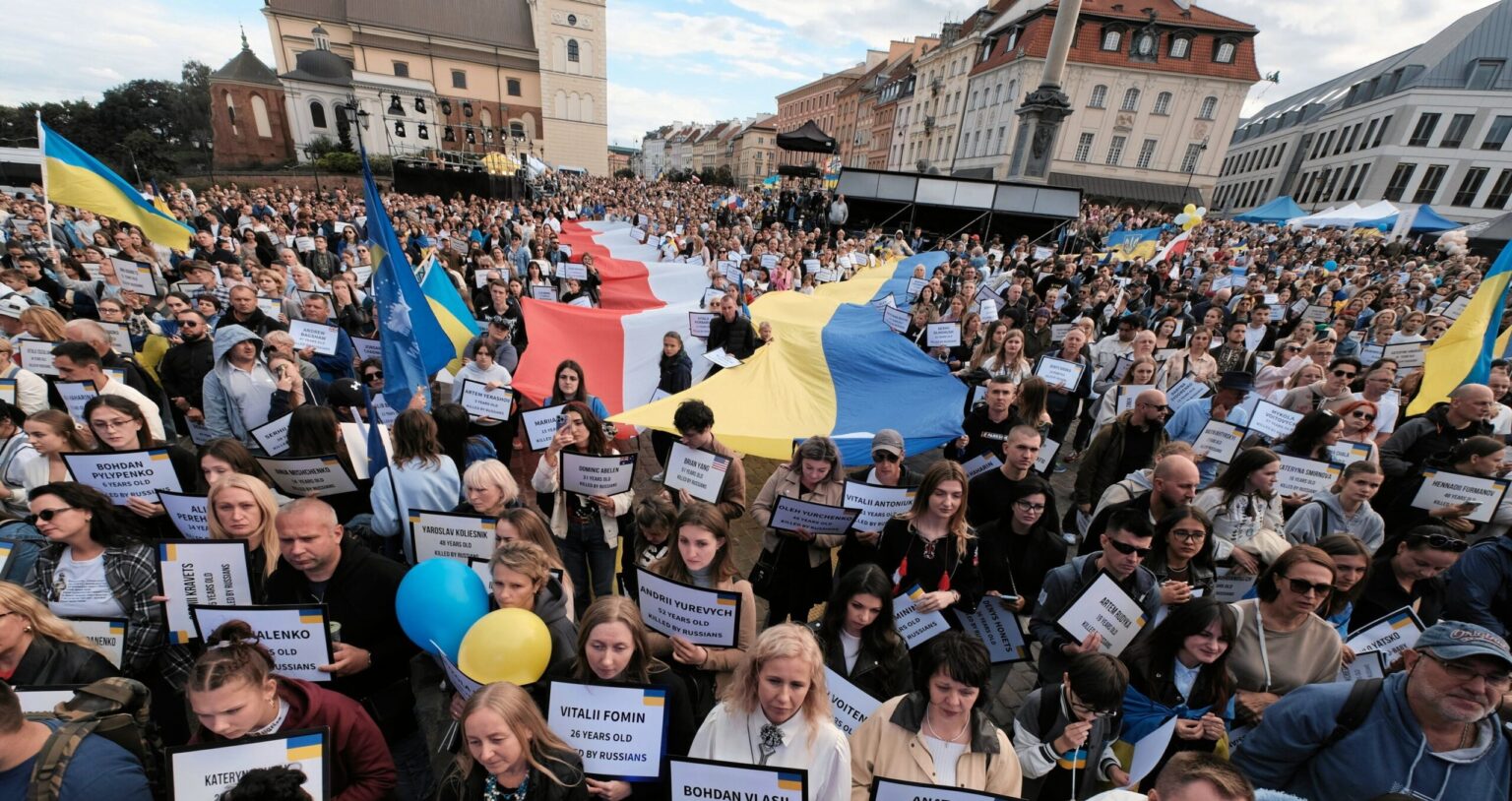 Thousands celebrate Ukrainian Independence Day in Warsaw as president sends Kyiv letter of support Thousands celebrate Ukrainian Independence Day in Warsaw as president sends Kyiv letter of support