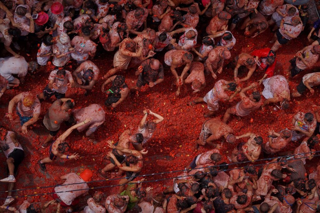 Tons of overripe tomatoes become projectiles in Spain's ‘Tomatina’ food fight