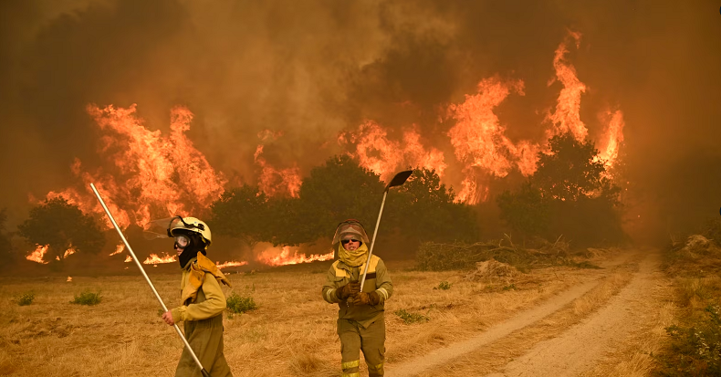 Spain is battling 14 major fires in "unfavorable conditions"
