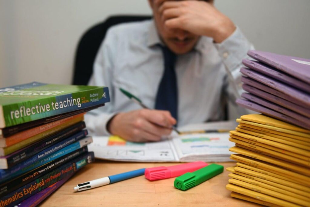 Schools facing ‘disaster’ as one in 10 teachers set to quit
