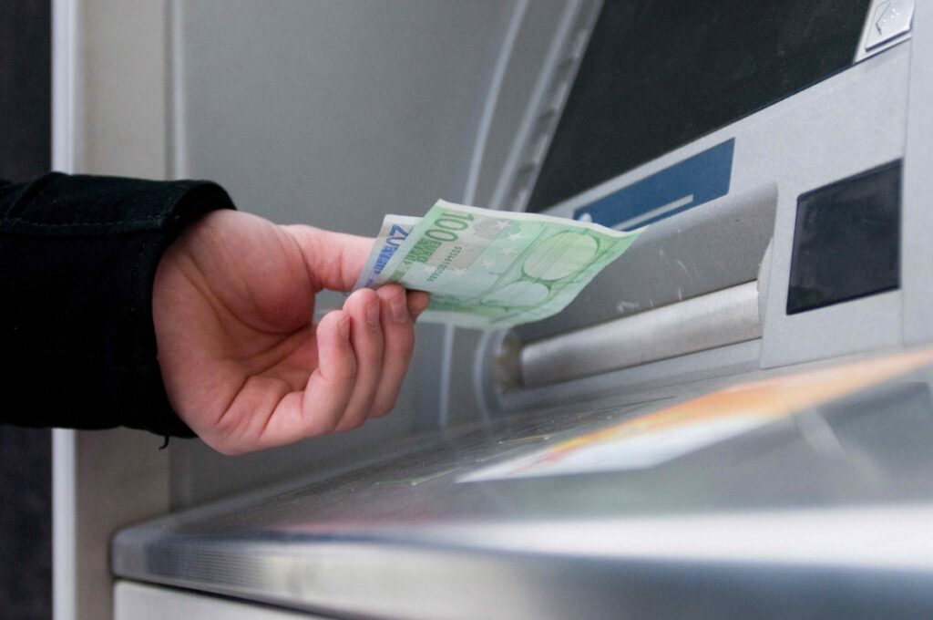 Free ATM Withdrawals in Greece Starting August 11 Piraeus Bank ATM Backlash – Gov: Zero Fees for All Customers