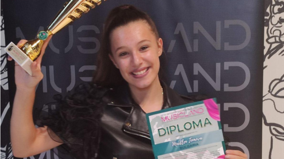 Madlen Tomova wins first place at international singing competition in North Macedonia
