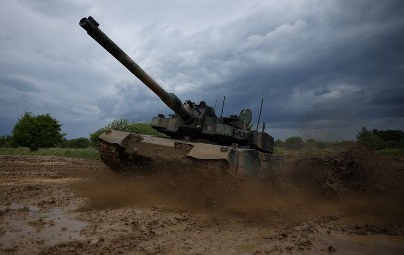 Poland signs contract to buy more South Korean battle tanks Poland signs contract to buy more South Korean battle tanks