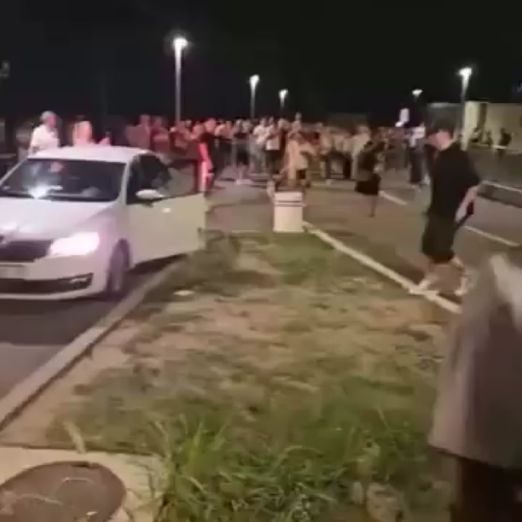 Citizens have interrupted the concert of deer Karleus, which evacuated the police