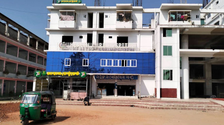 The shopping mall in question, on which the DoE has filed a case against three individuals for illegally filling a pond and constructing a multi-storey shopping mall in Raozan upazila of Chattogram. Photo: TBS