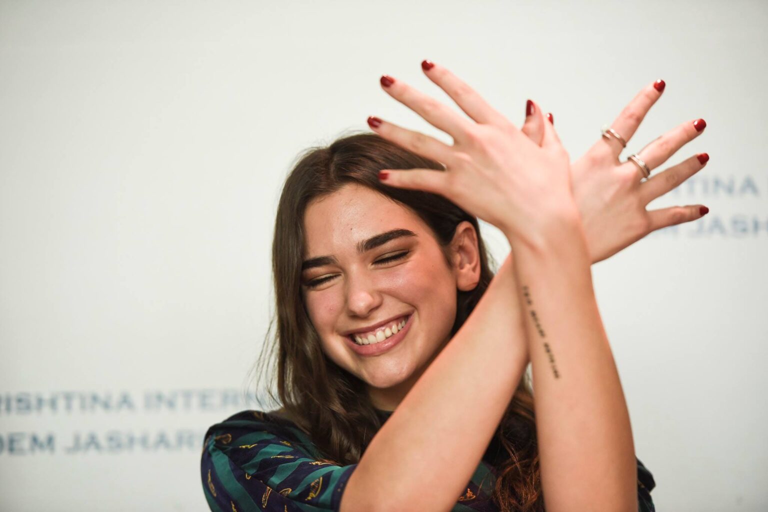 "Le Point": Dua Lipa, the diplomatic pop weapon that makes Kosovo shine