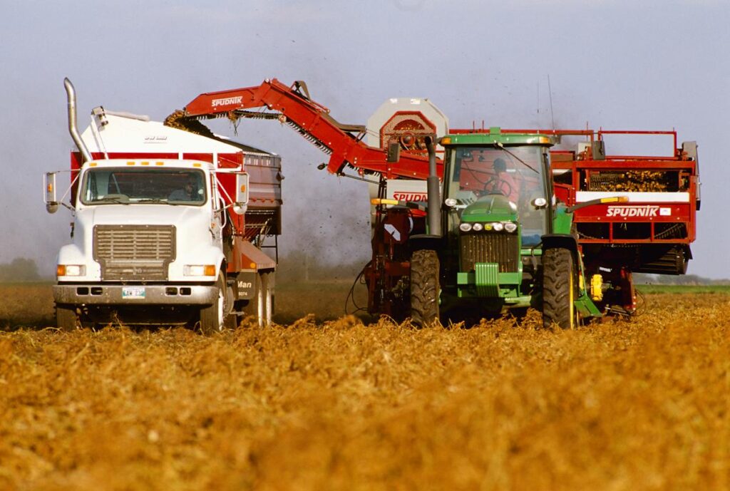 Canada's economy lost 41,000 jobs in July; unemployment rate steady at 6.9%