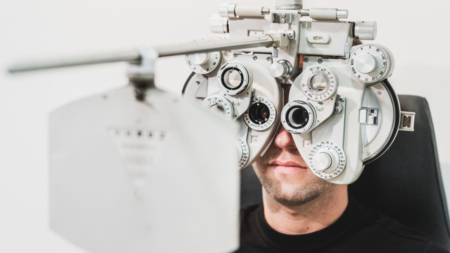 Eye exams may uncover Alzheimer’s warning signs years before memory loss appears | Mice with a common gene mutation showed twisted retinal vessels tied to dementia, hinting at early diagnostics.